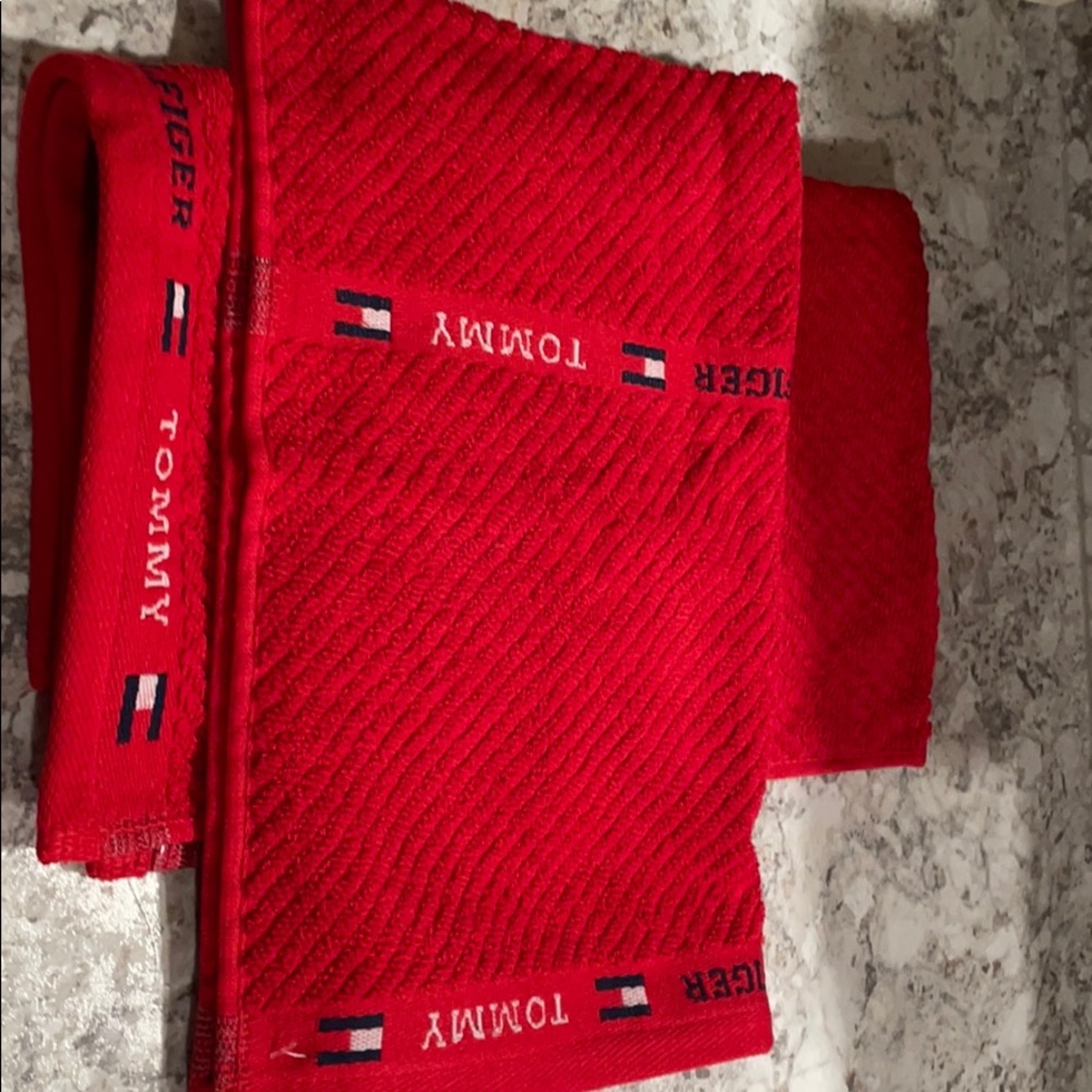 Tommy Hilfiger hand towels nwot..set of 2